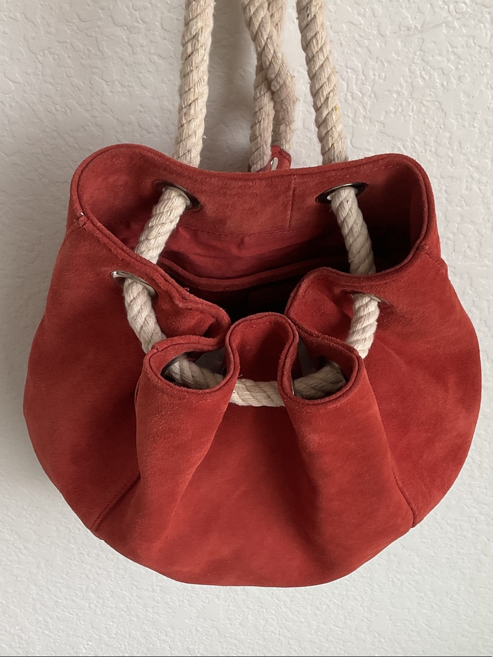 NWT Urban Outfitters Suede Drawstring Hobo Bag in Coral - Picture 4 of 16